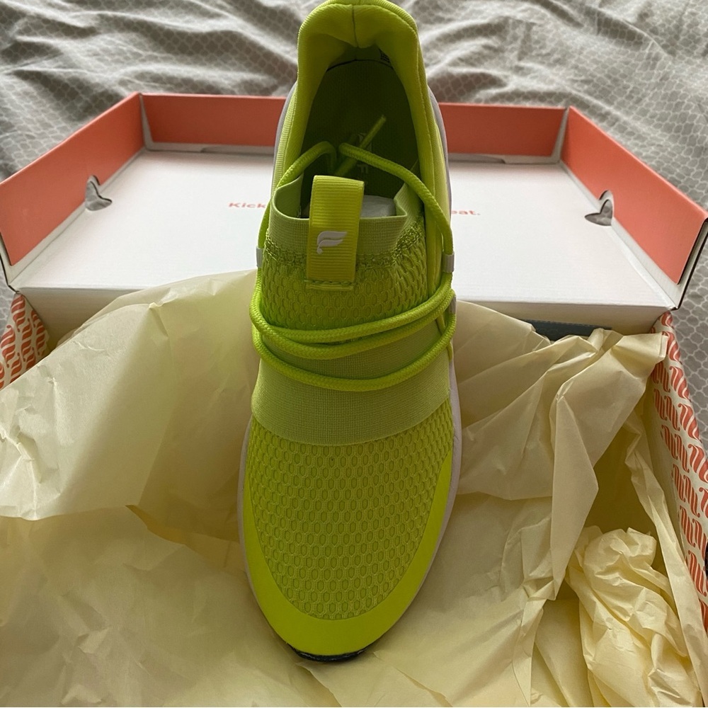 Fabletics ZUMA STUDIO SNEAKER III, NEON YELLOW, size 6.5 NIB - Picture 8 of 11